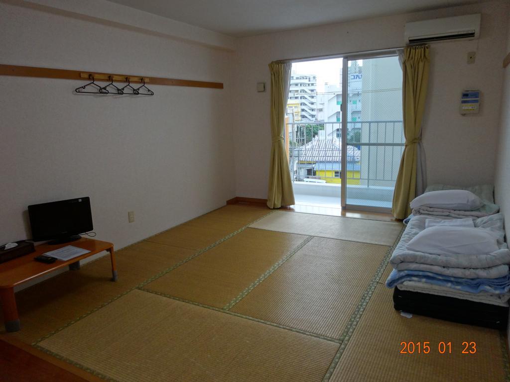 Hotel Minshuku Getto Naha Zimmer foto